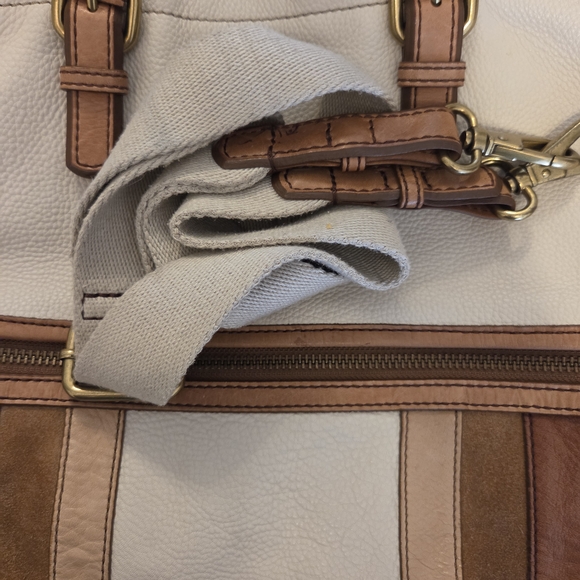 Fossil Explorer Ivory Zippered Leather Bag With Crossbody Strap - Picture 5 of 8